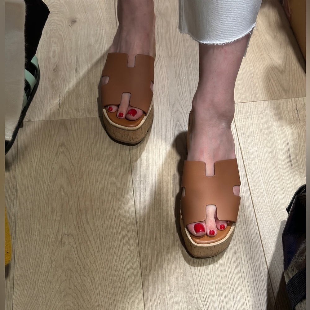 Hermes Eze sandals in gold, size 39 - Picture 9 of 10
